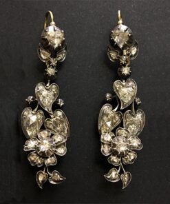 Pendientes largos De Época Isabelina, con diamantes, montados en oro de ley.