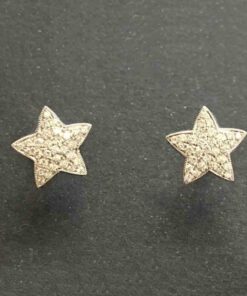 Pendientes de estrella cuajados de brillantes en pave, montados en oro blanco de 18 ktes.