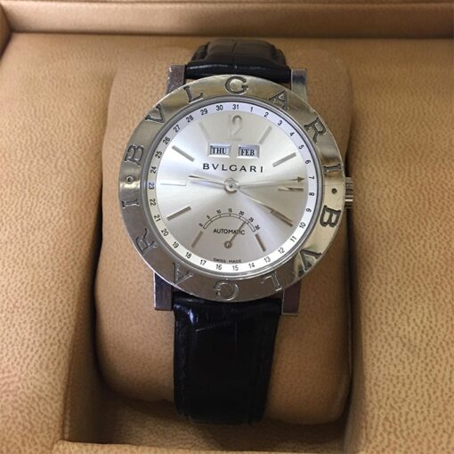 Reloj Bulgari retrógrado, doble calendario, automático, de oro blanco.
