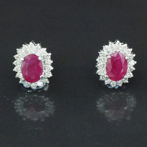 Pendientes orla de brillantes con rubí central