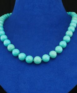 Collar de turquesas finas con broche en oro blanco