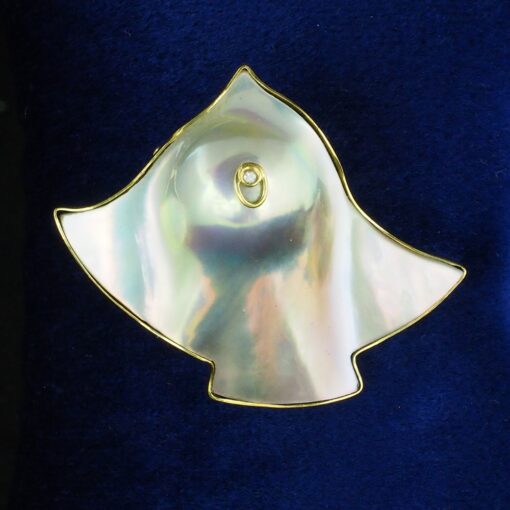 Broche madre perla con figura de fantasma con brillante