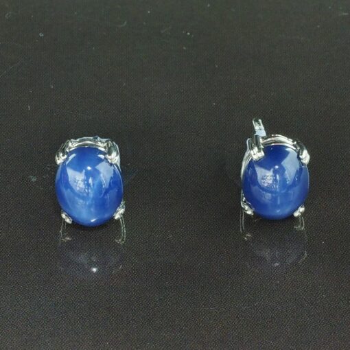 Pendientes de zafiros estrella finos 4,70 Ctes. Montados en oro blanco de 18 Ktes.