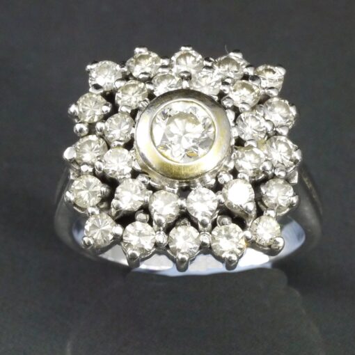 Sortija doble orla de brillantes 2,10 Ctes. Montada en oro blanco de 18 Ktes.