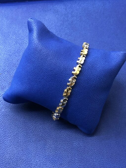 Pulsera con elefantes y brillantes. Montada en oro bicolor de 18 Ktes.