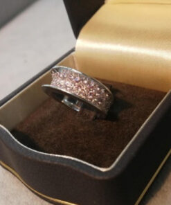 Alternative view of Sortija con diamantes rosas 0,90 cts. montada en oro blanco de ley 18 kts.