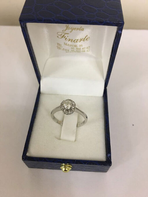 Sortija de pedida o compromiso 0,30 cts. Montada en oro blanco de ley 18kts. - Imagen 3