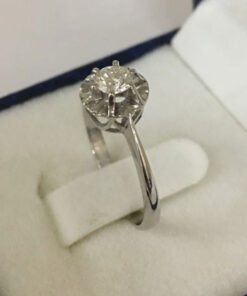 Sortija de pedida o compromiso 0,30 cts. Montada en oro blanco de ley 18kts.