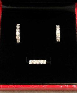 Juego de sortija y pendientes con diamantes