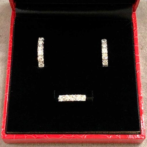 Juego de sortija y pendientes con diamantes