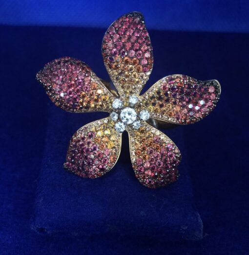 Sortija en forma de flor con Zafiros