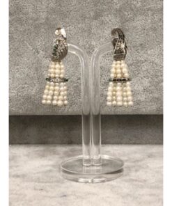 Alternative view of Pendientes largos con perlas aljófares brillantes y esmeraldas