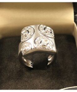 Sortija de forma rectangular