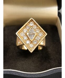 Sortija con dos triángulos de brillantes 1,76 cts montado en oro de ley 18 kts