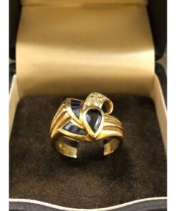 Sortija  con brillantes y zafiros azul oscuro.