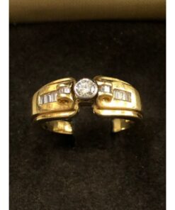 Sortija solitario con brillantes laterales