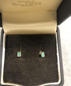 Pendientes pequeños con esmeraldas colombianas