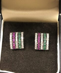 Pendientes con rubíes, esmeraldas, y brillantes oro blanco de 18 ktes.