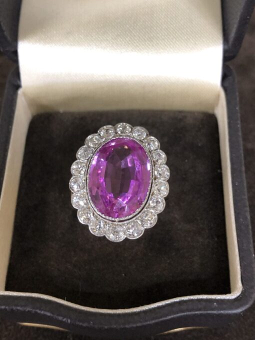 Sortija con diamantes y piedra Rosa de Francia montada en oro amarillo  de ley 18 kts