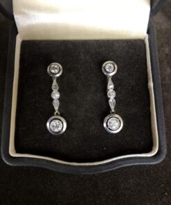 Pendientes largos  de Época Art-Decó  con diamantes 1,05 cts montado en oro bicolor de ley 18kts