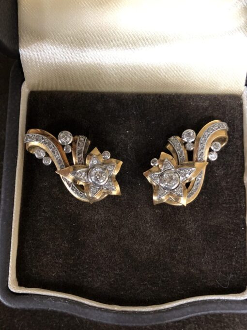 Pendientes Art-Nouveau tipo flor con diamantes montados en oro amarillo de ley 18 kts.