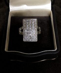 Sortija  lanzadera  rectangular cuajada de brillantes 0,55 cts montado en oro blanco de ley 18kts