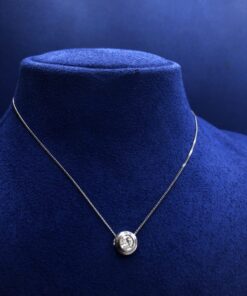 Gargantilla con un brillante 0,50 cts montado en oro blanco de ley 18kts