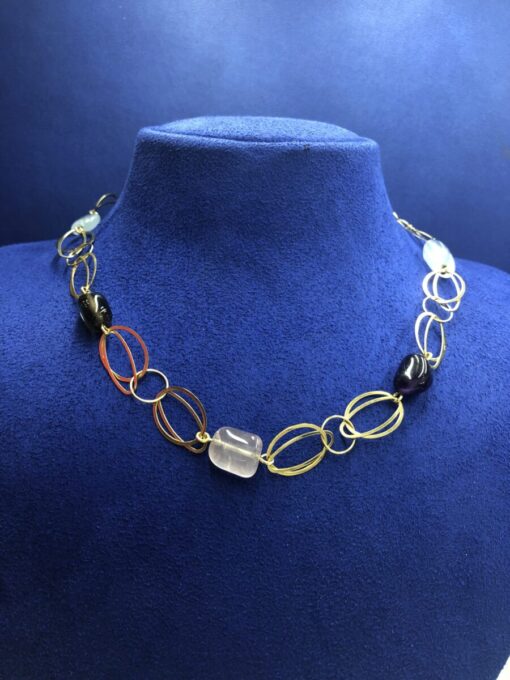 Collar con piedras energéticas  montado en oro amarillo de ley 18kts