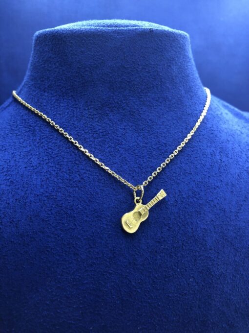 Cadena  con colgante guitarra  montado en oro amarillo de ley 18kts