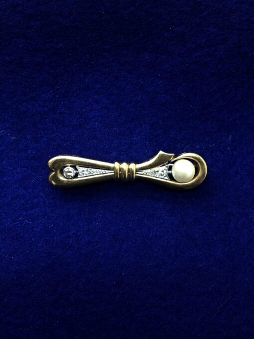Broche con una perla y brillantes montado en oro amarillo de ley 18kts