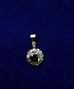 Colgante con hematite central y rodeado de diamantes  montado en oro amarillo de ley 18kts