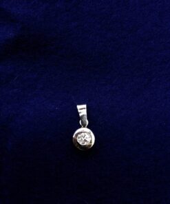 Colgante con brillante 0,30 cts montado en oro blanco de ley 18kts