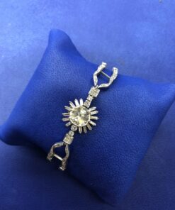 Pulsera con un brillante central 2,40 cts y brillantes 1,50 con un total de 3,89 cts montado en oro blanco de ley 18kts