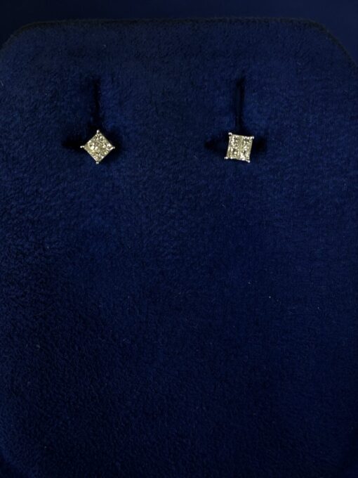 Pendientes con brillantes 0,10cts montado en oro blanco de ley 18kts