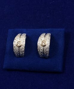 Pendientes con cuajada de brillantes 1,20 Cts. Montados en oro bicolor de ley 18 Kts.