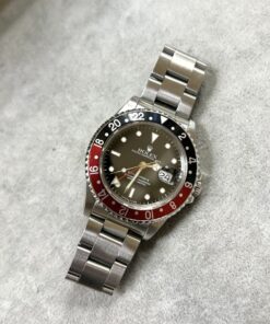 Rolex GMT Master II de acero, brazalete oyster, bisel negro y rojo, esfera negra, fecha, automático, año 1991.