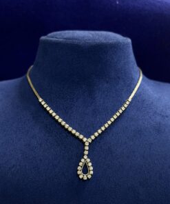 Gargantilla con brillantes auténticos 1,80cts montada en oro blanco de ley 18 kts.