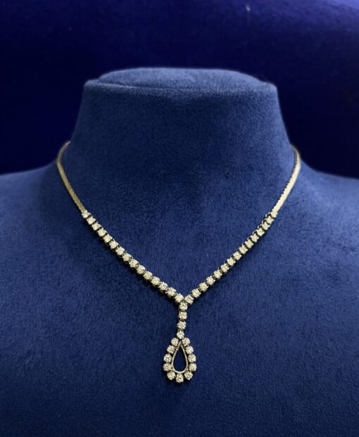 Gargantilla con brillantes auténticos 1,80cts montada en oro blanco de ley 18 kts.