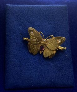 BROCHE DE MARIPOSA CON BRILLANTES Y MONTADO EN ORO AMARILLO 18KTS.