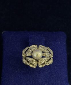 Sortija de Perla con zafiros blancos en oro bicolor (blanco y amarillo) de ley 18 kts