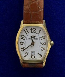 RELOJ TIME FORCE, DE CUARZO, CON PULSERA DE CUERO MARRÓN. EN ORO 18KTS.