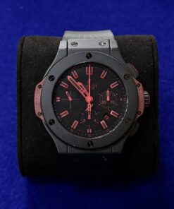 RELOJ HUBLOT BIG BANG EDICION LIMITADA. AUTOMÁTICO CON PULSERA DE CAUCHO TODO NEGRO CON DETALLES EN ROJO Y BISEL CERÁMICO.