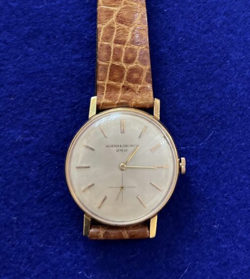 RELOJ VACHERON CONSTANTIN DE CUERDA, CON PULSERA DE CUERO MARRÓN. EN ORO 18KTS.