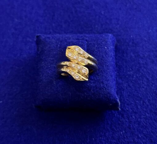 SORTIJA CRUZADA CON BRILLANTES 0,45CTS. MONTADA EN ORO AMARILLO DE LEY 18KTS.