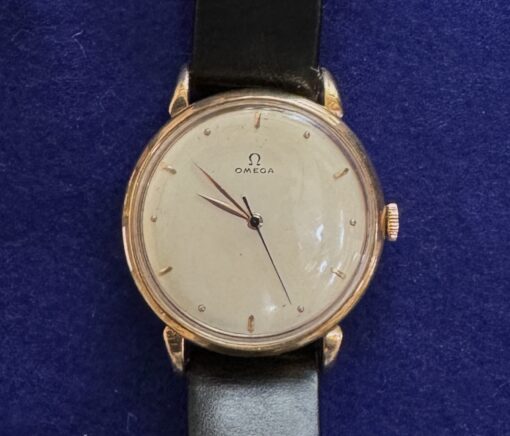 RELOJ OMEGA AUTOMÁTICO MARTILLO. MONTADO EN ORO ROSA 18KTS Y PULSERA DE PIEL.