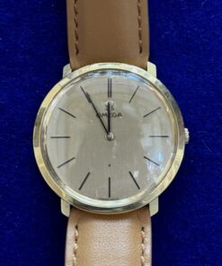 RELOJ OMEGA AUTOMÁTICO, EN ORO AMARILLO DE LEY 18KTS Y  ESFERA DORADA. PULSERA DE PIEL CAMEL