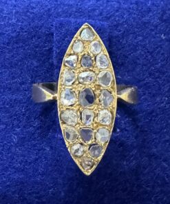 SORTIJA LANZADERA DE DIAMANTES. TALLA ANTIGUA ART-DECO. MONTADA EN ORO AMARILLO DE LEY 18KTS. AÑOS 20