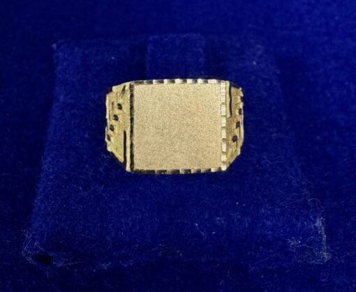 SELLO LABRADO RECTANGULAR. MONTADO EN ORO DE LEY 18KTS.