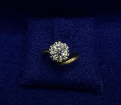 SOLITARIO CON DIAMANTE CENTRAL DE 1,60CT. MONTADO EN ORO BICOLOR DE LEY 18KTS.