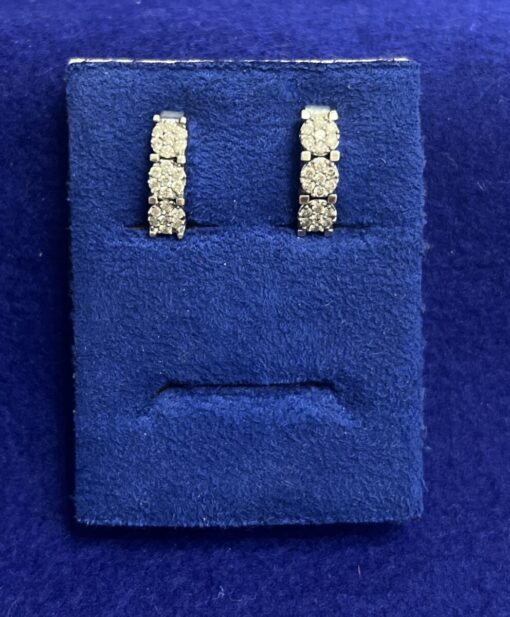PENDIENTES ALARGADOS CUAJADOS DE BRILLANTES 0,50CTS EN TOTAL. MONTADOS EN ORO DE LEY 18KTS.